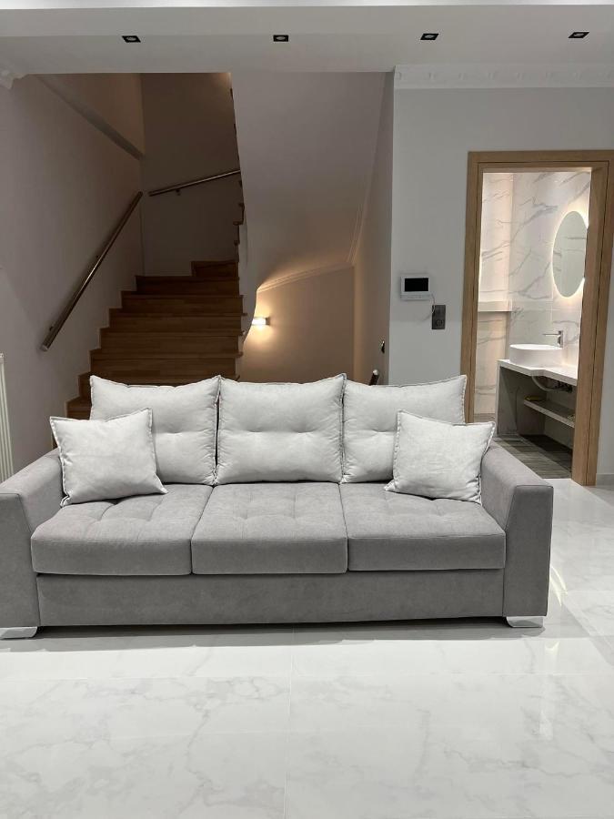 Kontis' Deluxe Furnished Apartment Loutráki Exteriör bild