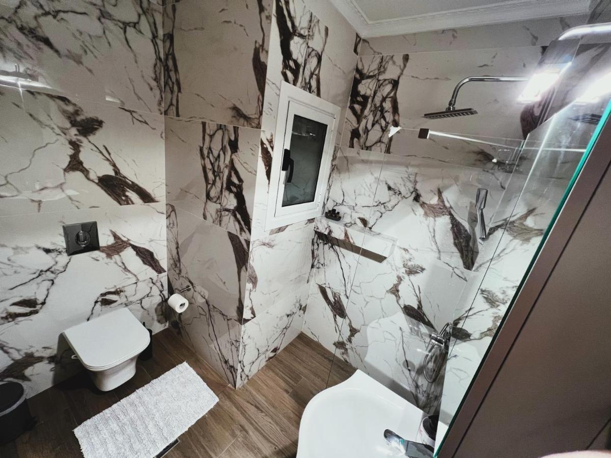 Kontis' Deluxe Furnished Apartment Loutráki Exteriör bild