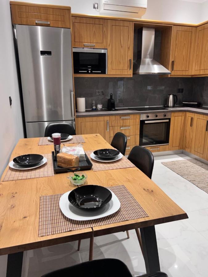 Kontis' Deluxe Furnished Apartment Loutráki Exteriör bild