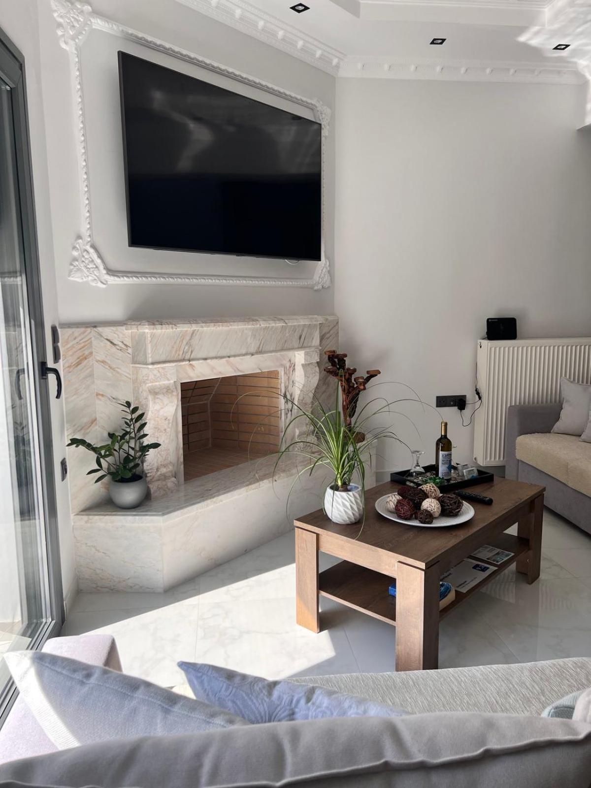 Kontis' Deluxe Furnished Apartment Loutráki Exteriör bild