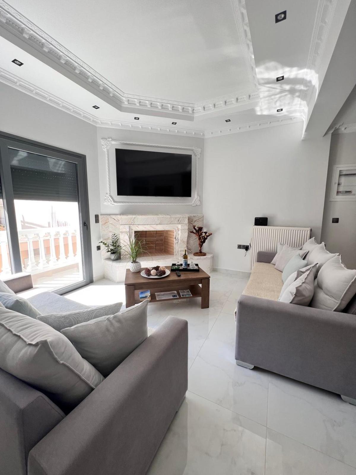 Kontis' Deluxe Furnished Apartment Loutráki Exteriör bild