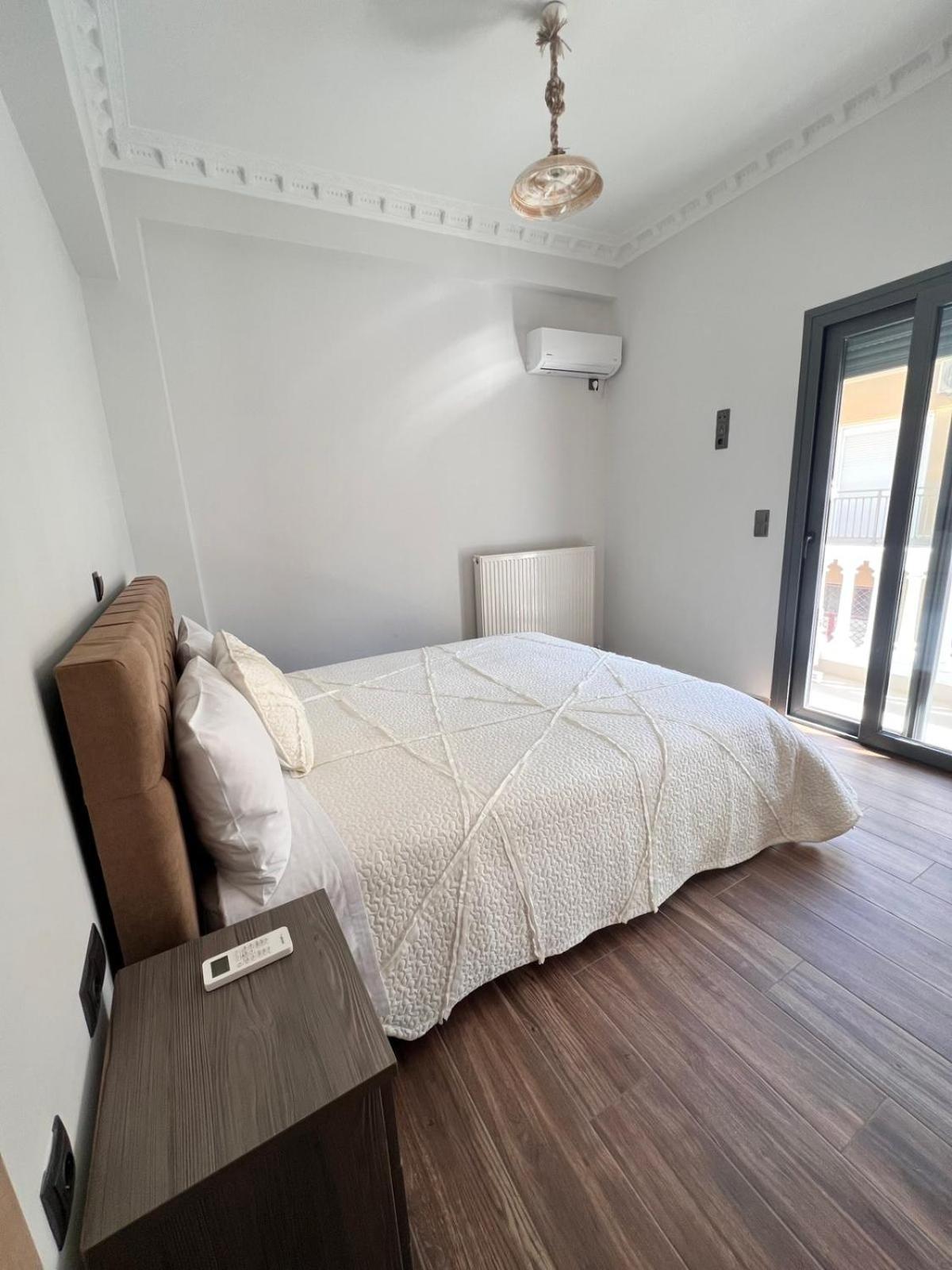 Kontis' Deluxe Furnished Apartment Loutráki Exteriör bild