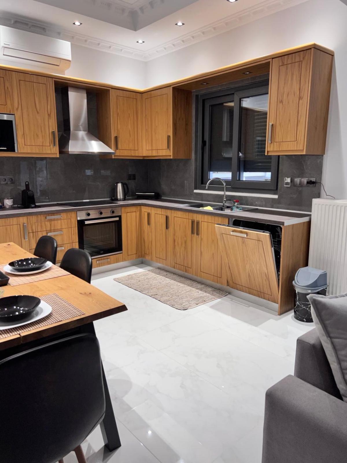 Kontis' Deluxe Furnished Apartment Loutráki Exteriör bild